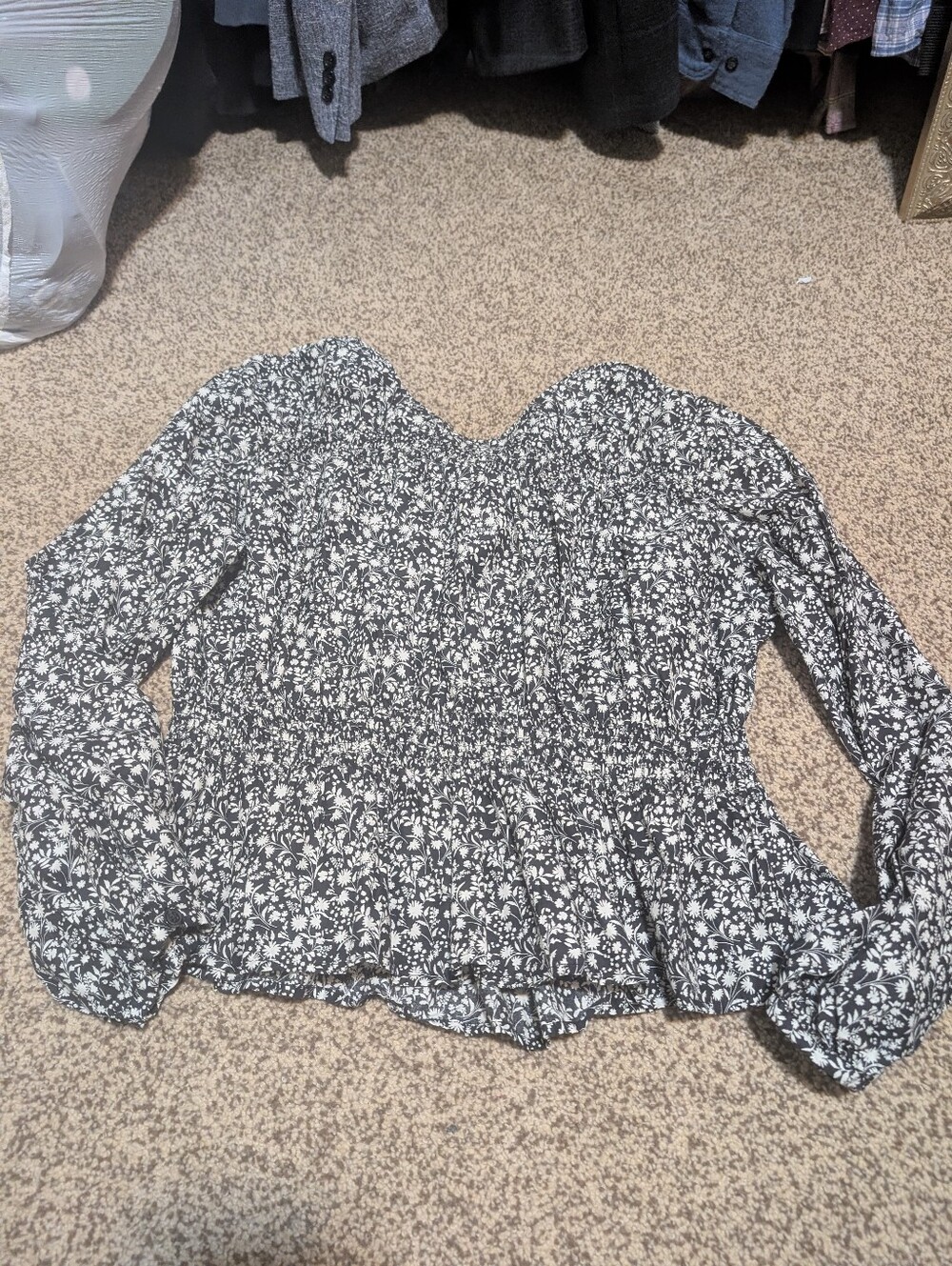 Universal Thread Black & White Floral Smocked Peplum Blouse
